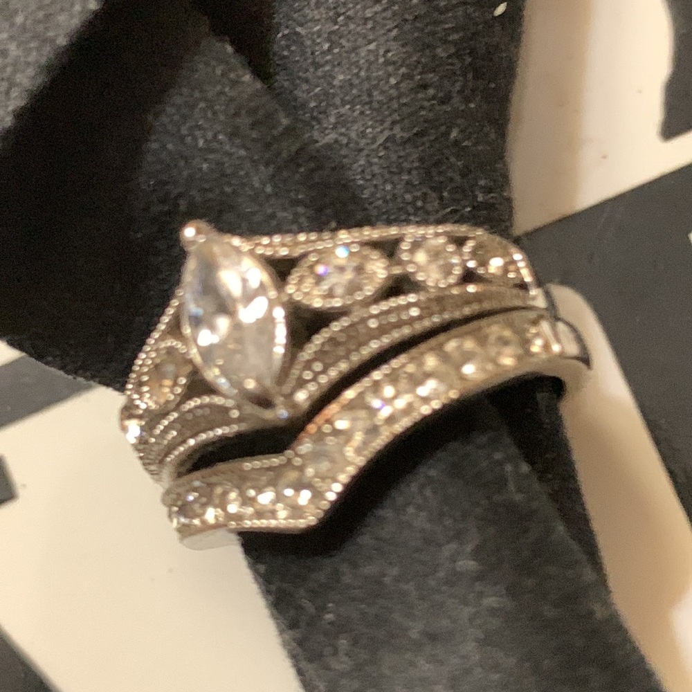 Beautiful ring set - Picture 4 of 8